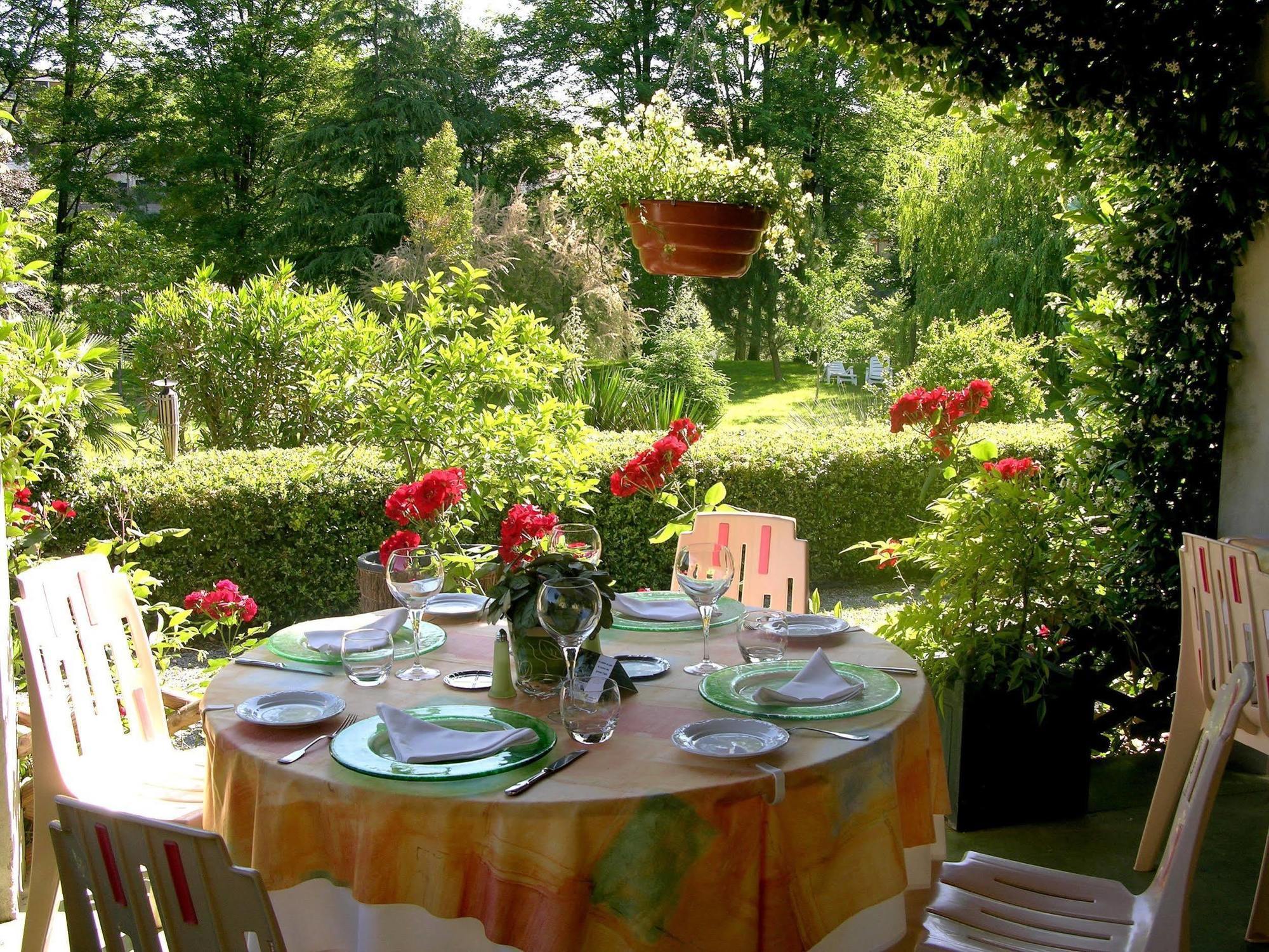 Logis Hotel Restaurant Les Norias Cazilhac  외부 사진