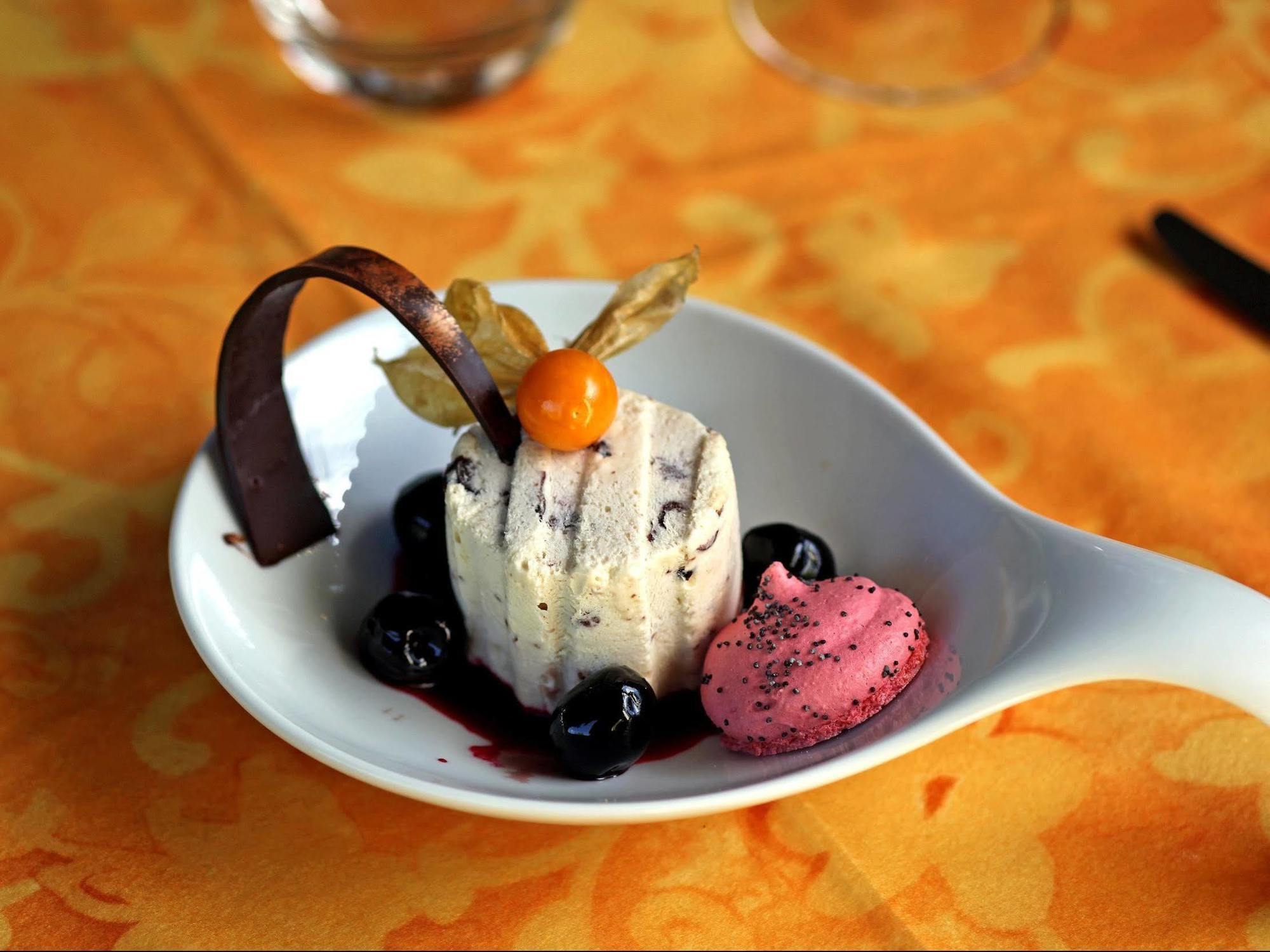 Logis Hotel Restaurant Les Norias Cazilhac  외부 사진