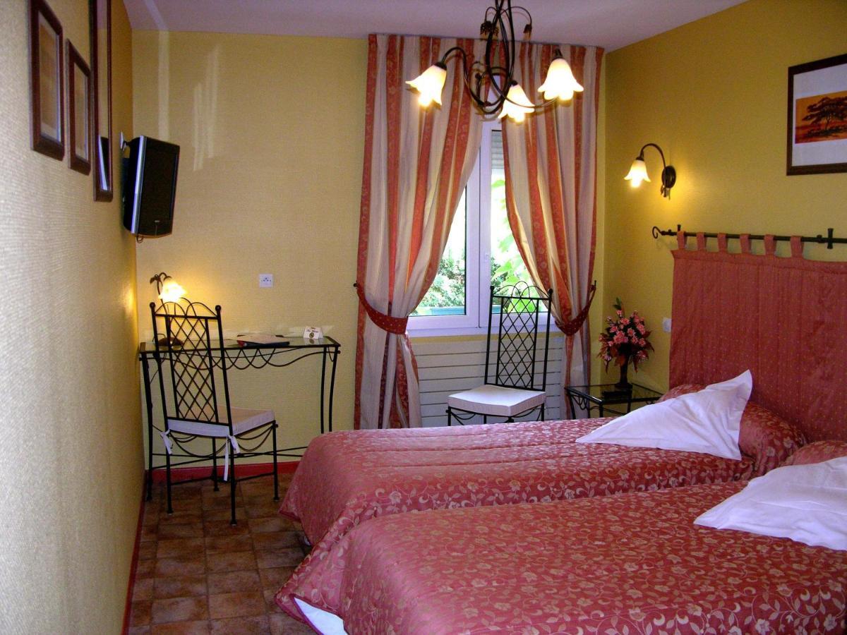 Logis Hotel Restaurant Les Norias Cazilhac  객실 사진